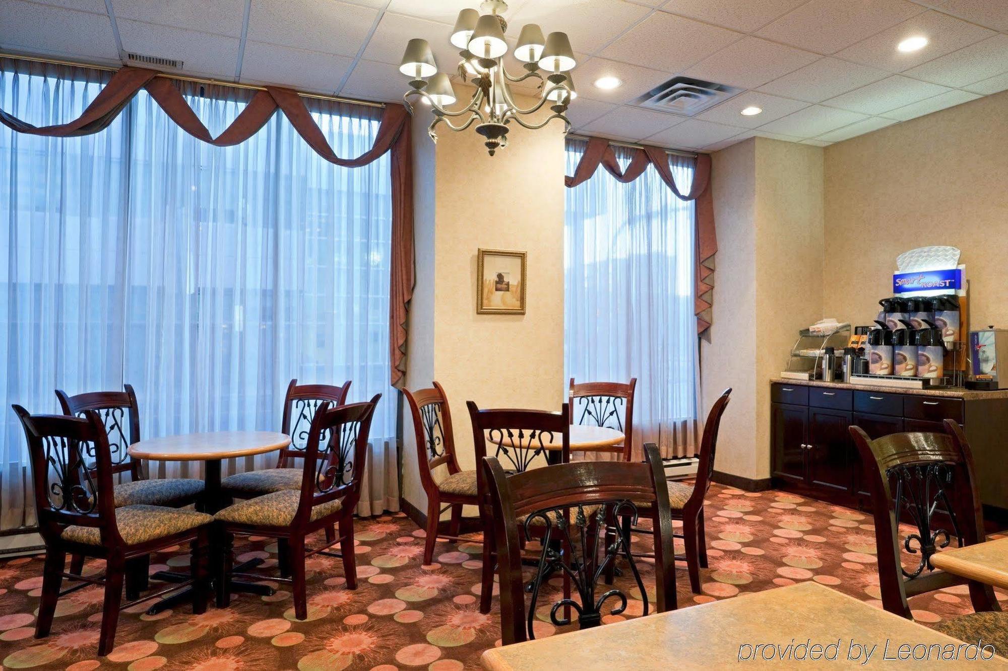 Quality Inn & Suites Regina Downtown Екстериор снимка