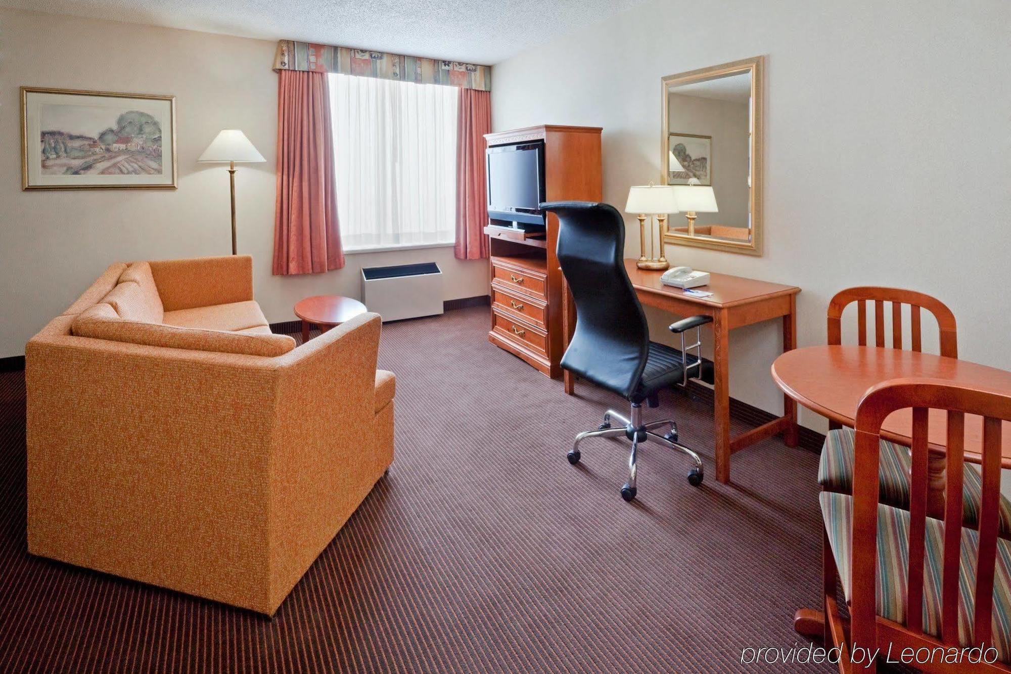 Quality Inn & Suites Regina Downtown Екстериор снимка