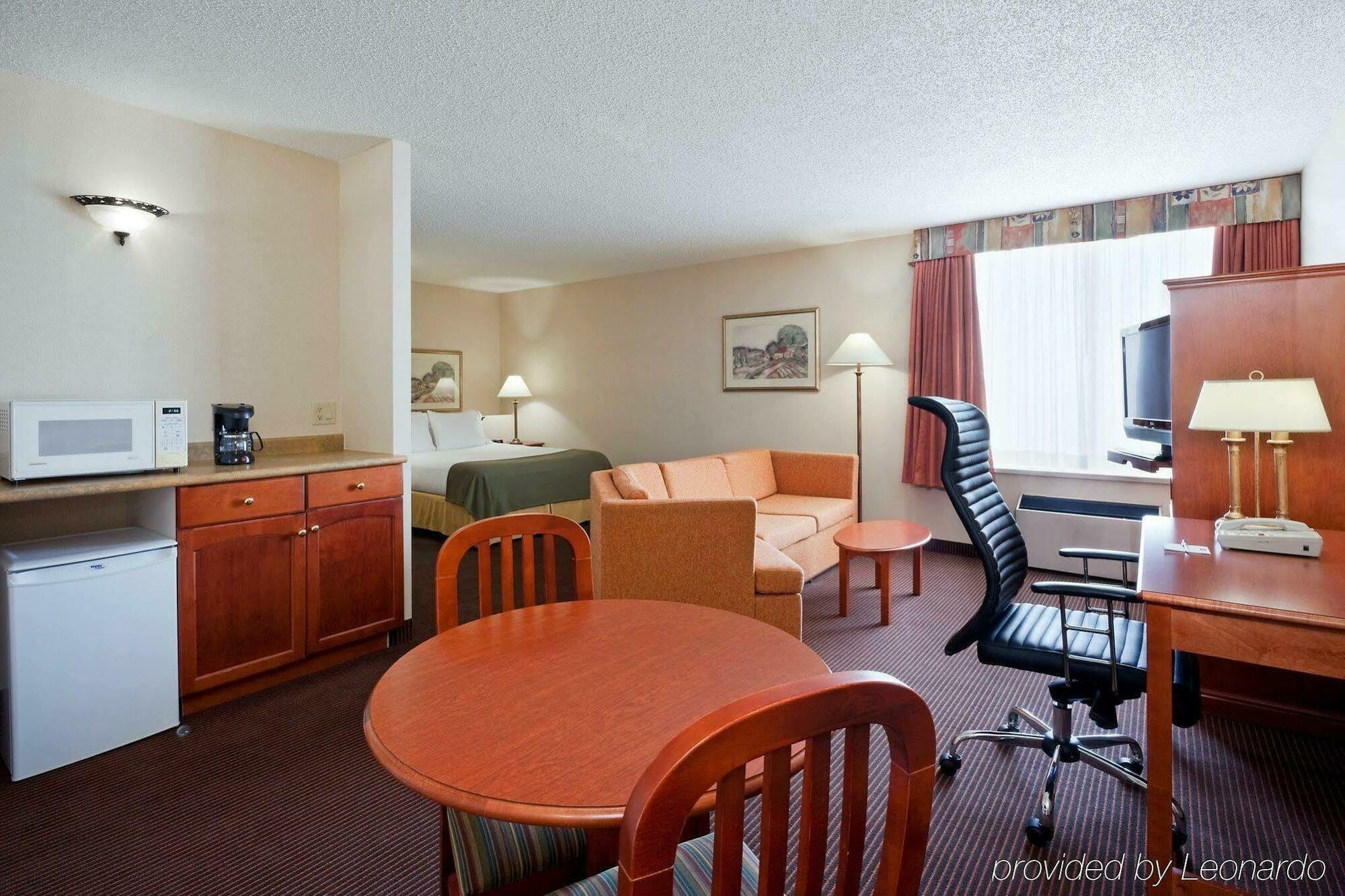 Quality Inn & Suites Regina Downtown Екстериор снимка